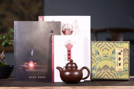 《掇球祥龍獻瑞》